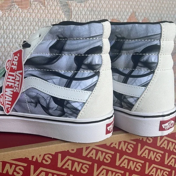 Vans WMNS Comfycush Sk8-Hi
After Dark White/Black
VN0AZTNOYB2
Sneakers - Picture 15 of 16